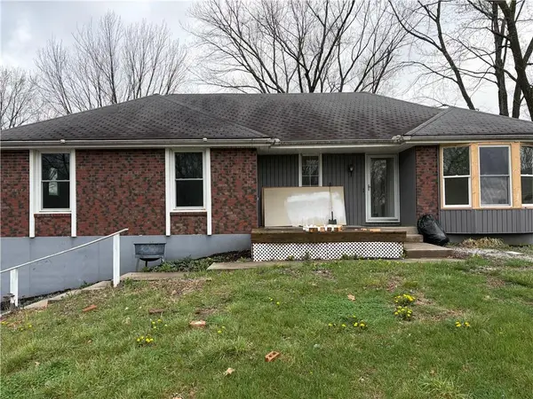 3316 S Gardner Road, Oak Grove, MO 64075