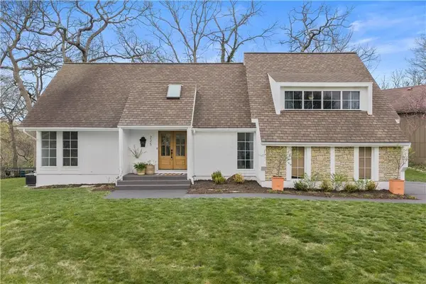 225 NW Hickory Street, Lee's Summit, MO 64064