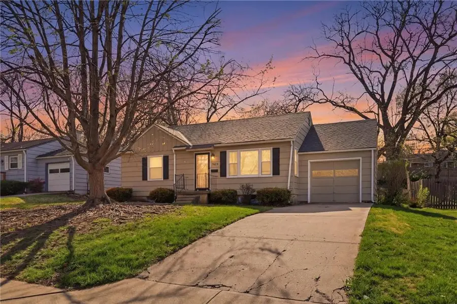 7824 Juniper Street, Prairie Village, KS 66208 - #2