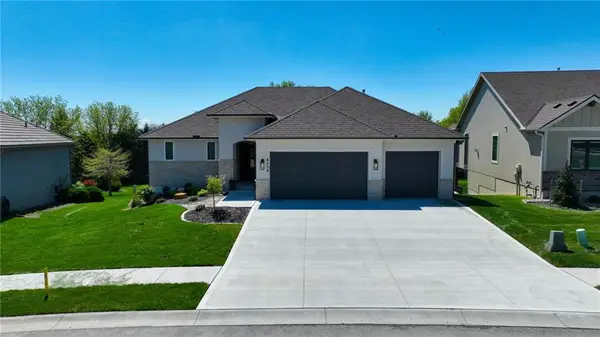 4209 NE Hideaway Drive, Lee's Summit, MO 64064