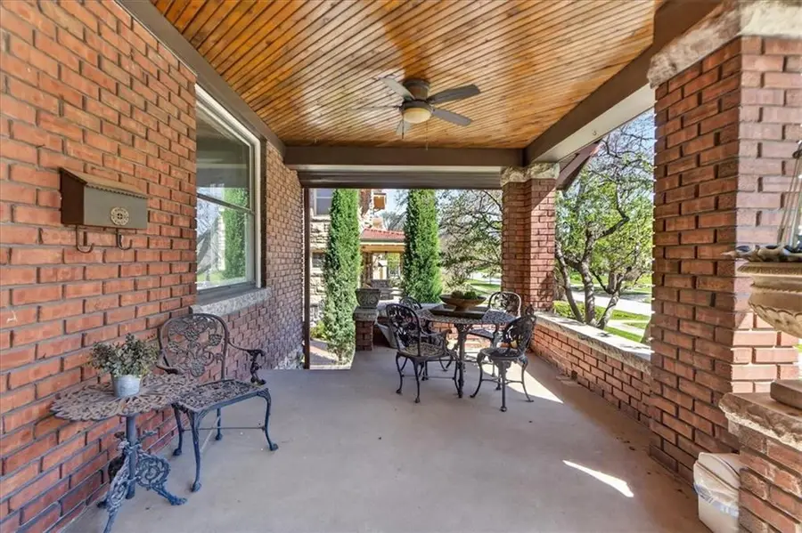 3666 Belleview Avenue, Kansas City, MO 64111 - #2