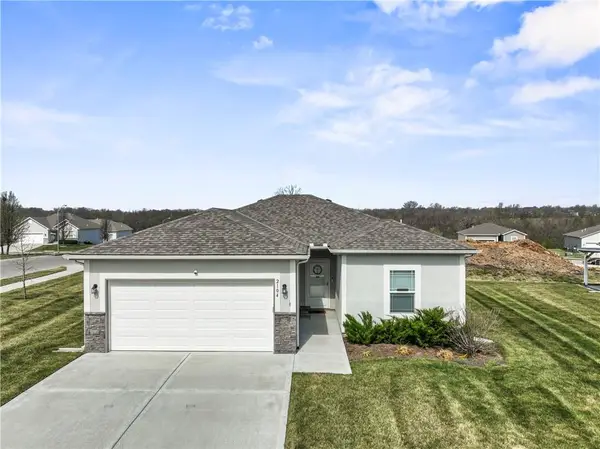 2104 Crestview Place, Raymore, MO 64083