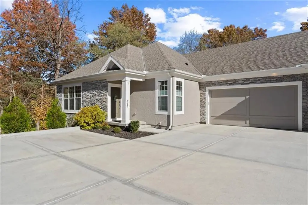 912 E 110th Terrace, Kansas City, MO 64131 - #1