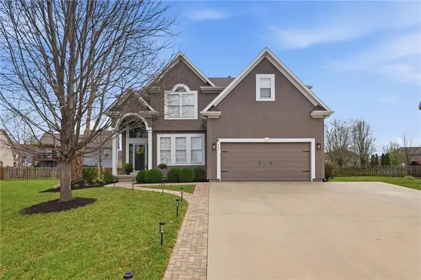 645 N Pine Circle, Gardner, KS 66030