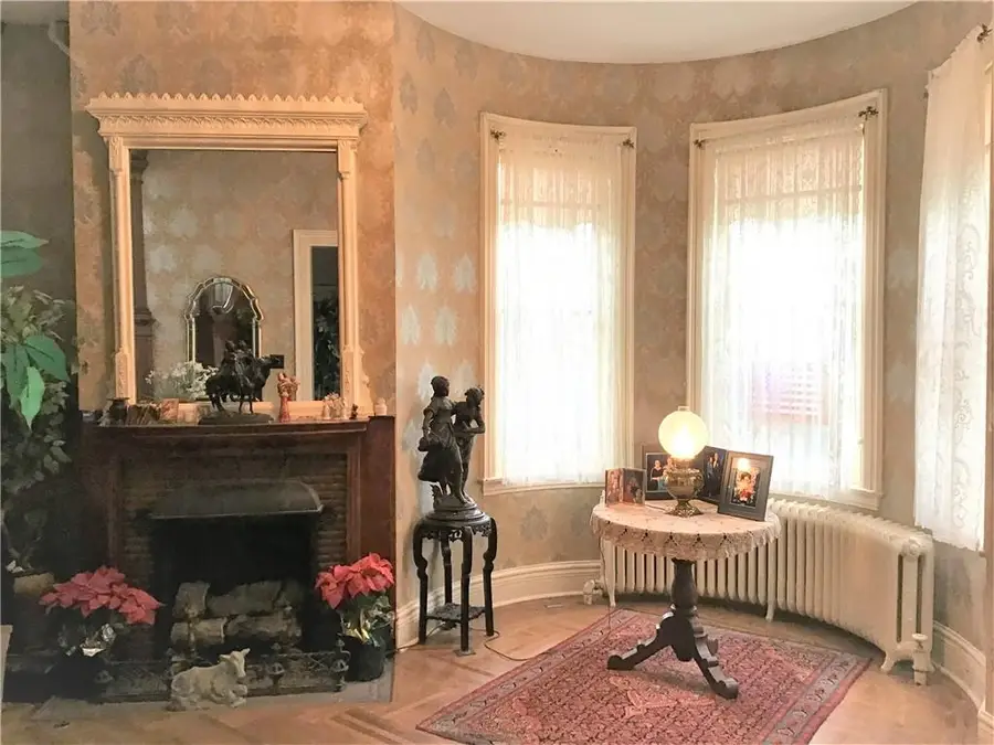 409 N Esplanade Street, Leavenworth, KS 66048 - #2