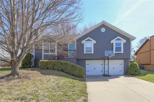 1229 Applewood Street, Lee's Summit, MO 64086