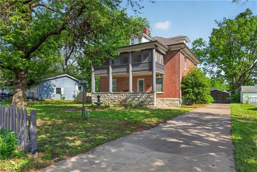 612 W Cherry Street, Nevada, MO 64772 - #2
