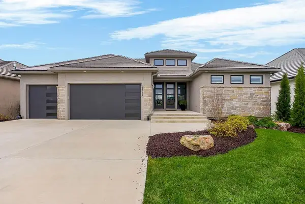 27205 W 100th Terrace, Olathe, KS 66061