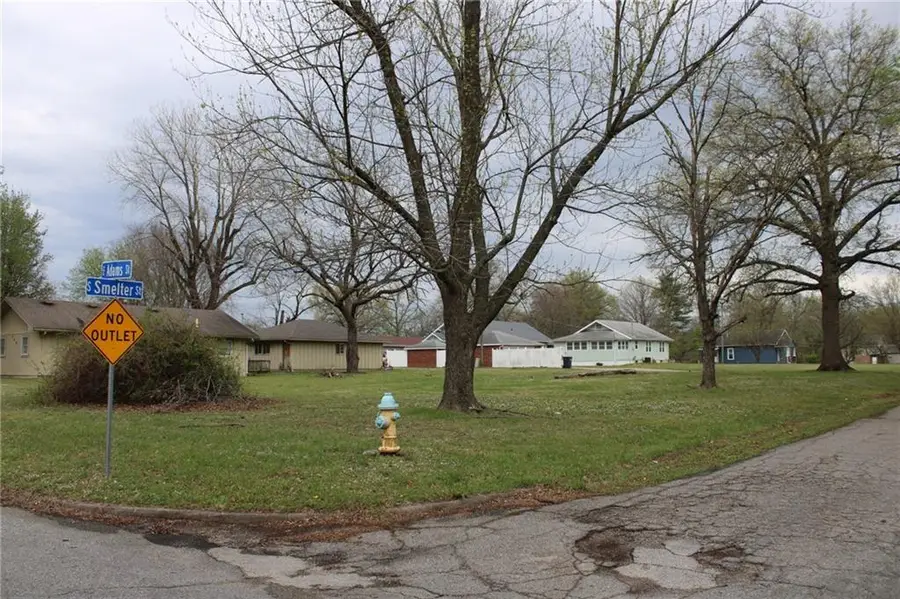 502 E Adams Street, Pittsburg, KS 66762 - #2