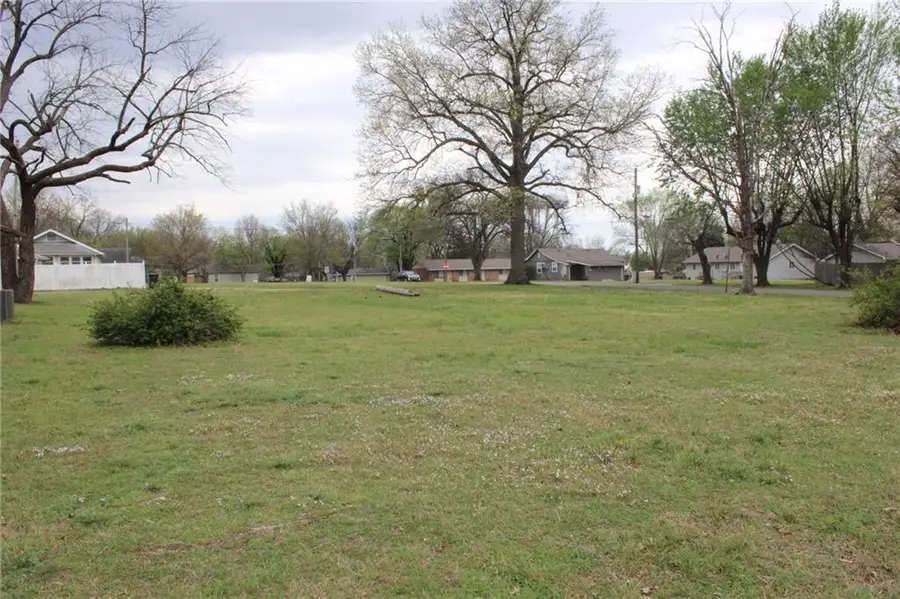 502 E Adams Street, Pittsburg, KS 66762 - #3