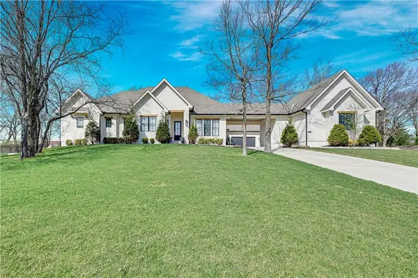 18340 Mohawk Lane, Stilwell, KS 66085