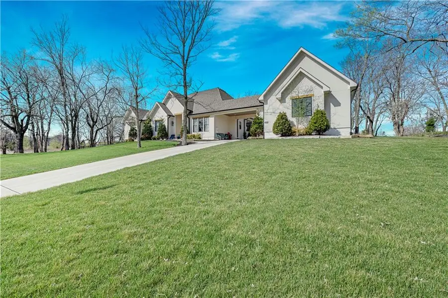 18340 Mohawk Lane, Stilwell, KS 66085 - #2