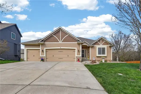 1302 Ashdown Circle, Raymore, MO 64083