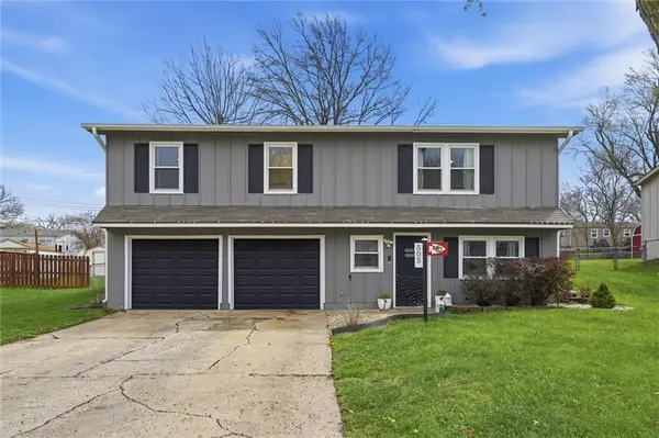 505 NE Richardson Place, Lee's Summit, MO 64086