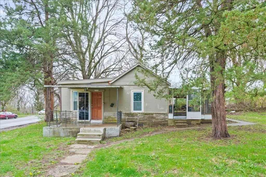 2131 E 81st Street, Kansas City, MO 64132 - #1