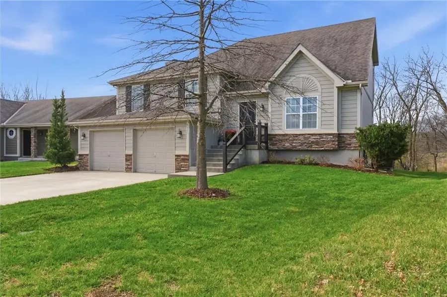 11504 N Marsh Avenue, Kansas City, MO 64157 - #2