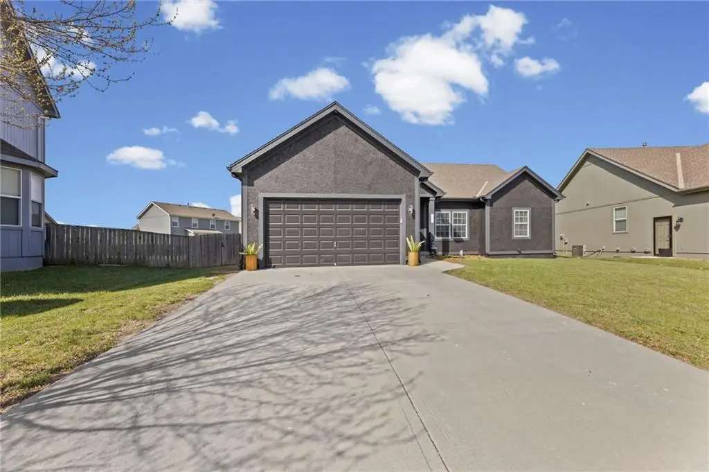 290 N Pecan Street, Gardner, KS 66030 - #1