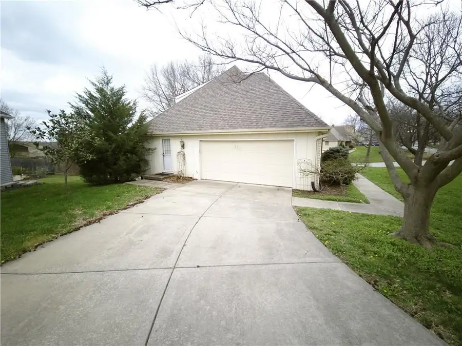 901 96th Terrace, Kansas City, MO 64155 - #2