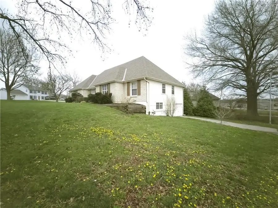 901 96th Terrace, Kansas City, MO 64155 - #3