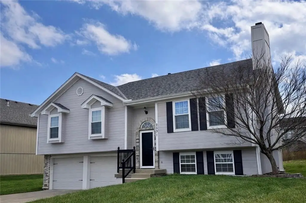 2531 NE Horseshoe Drive, Lees Summit, MO 64086 - #1