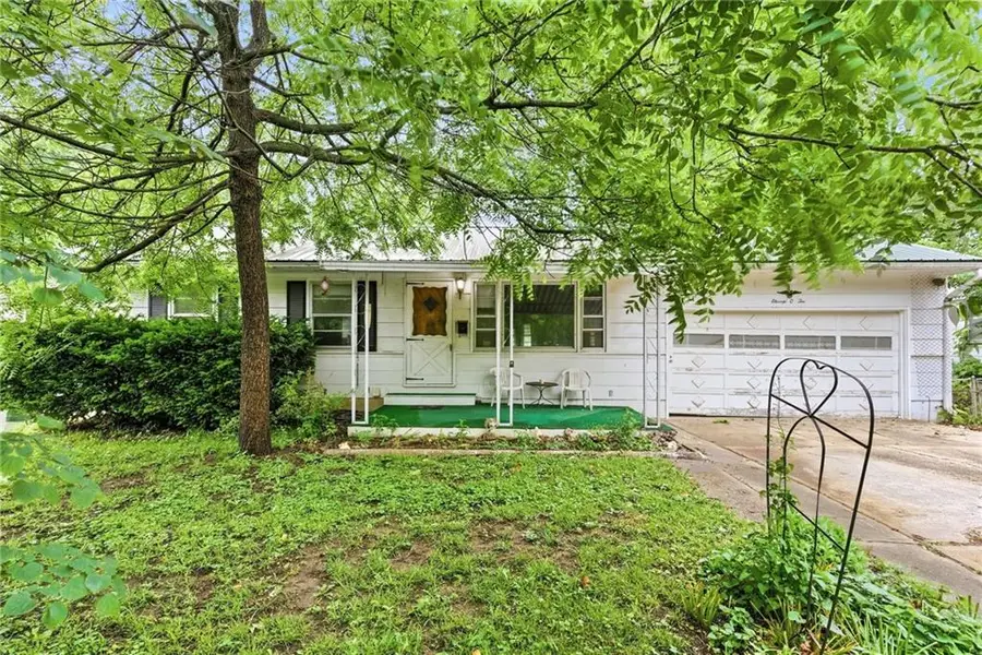 1102 N Farview Drive, Independence, MO 64056 - #3