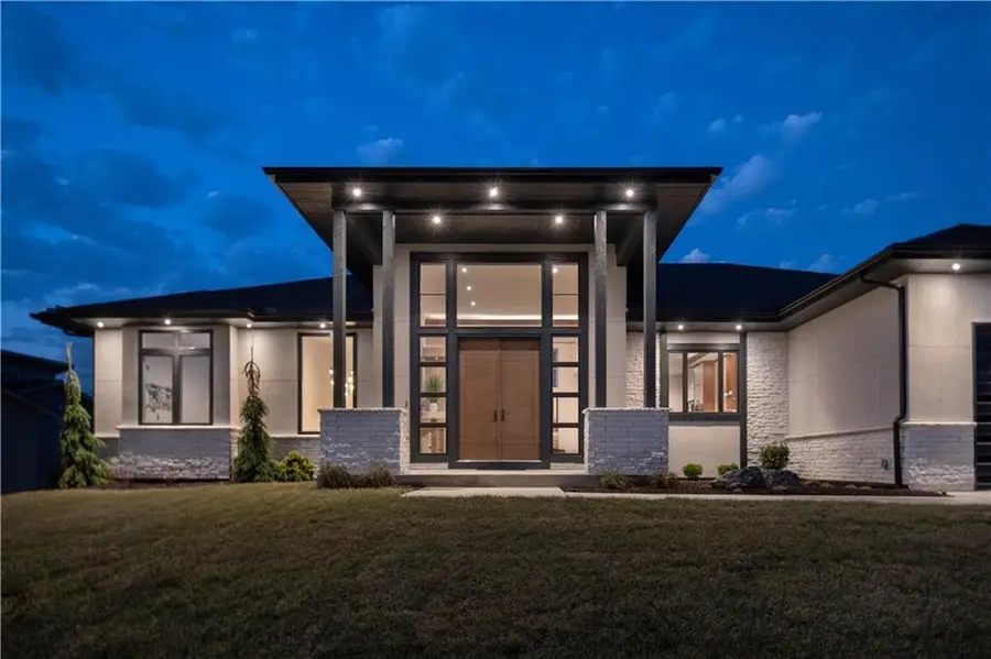 2270 NW Palisades Drive, Riverside, MO 64150 - #2