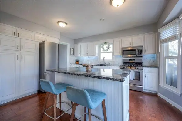 7802 Westgate Drive, Lenexa, KS 66216