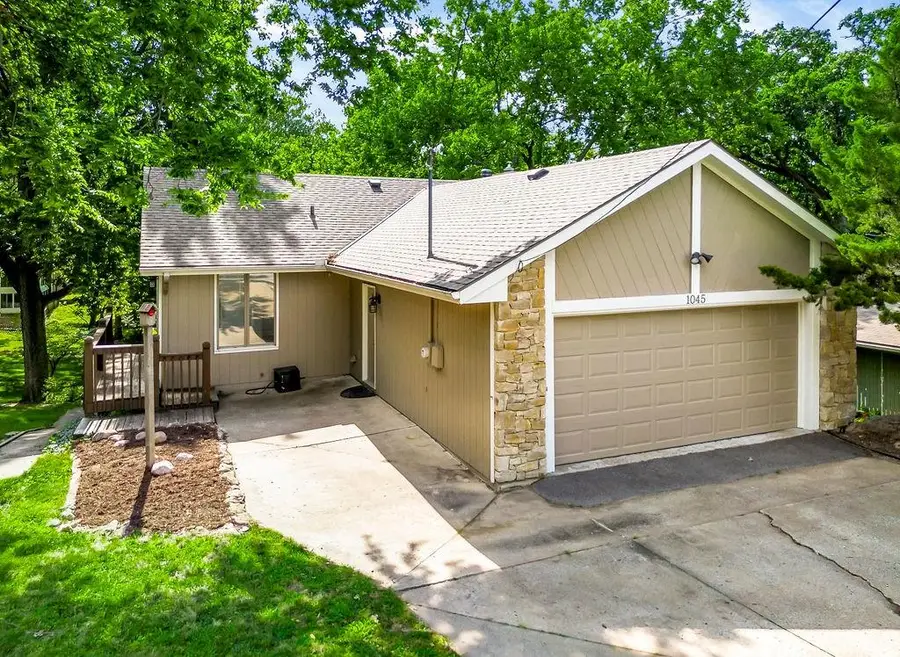 1045 NW S South Shore Drive, Lake Waukomis, MO 64151 - #3