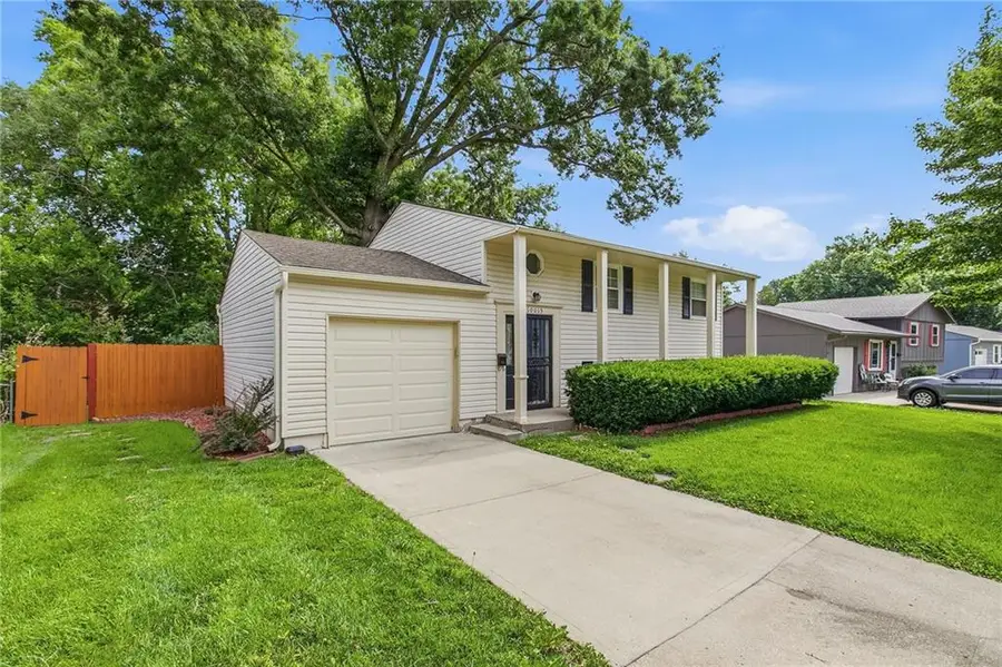 10015 Kessler Street, Overland Park, KS 66212 - #2