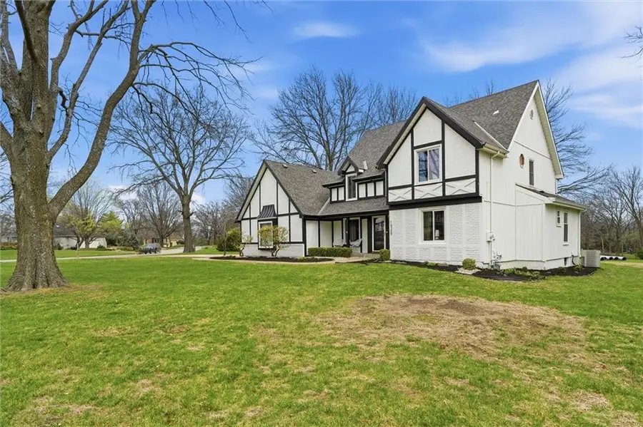 16309 Glenwood Street, Stilwell, KS 66085 - #2