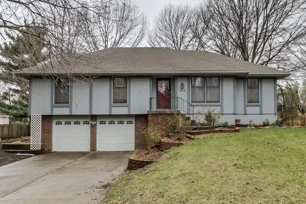 608 NE Birchwood Drive, Lee's Summit, MO 64086