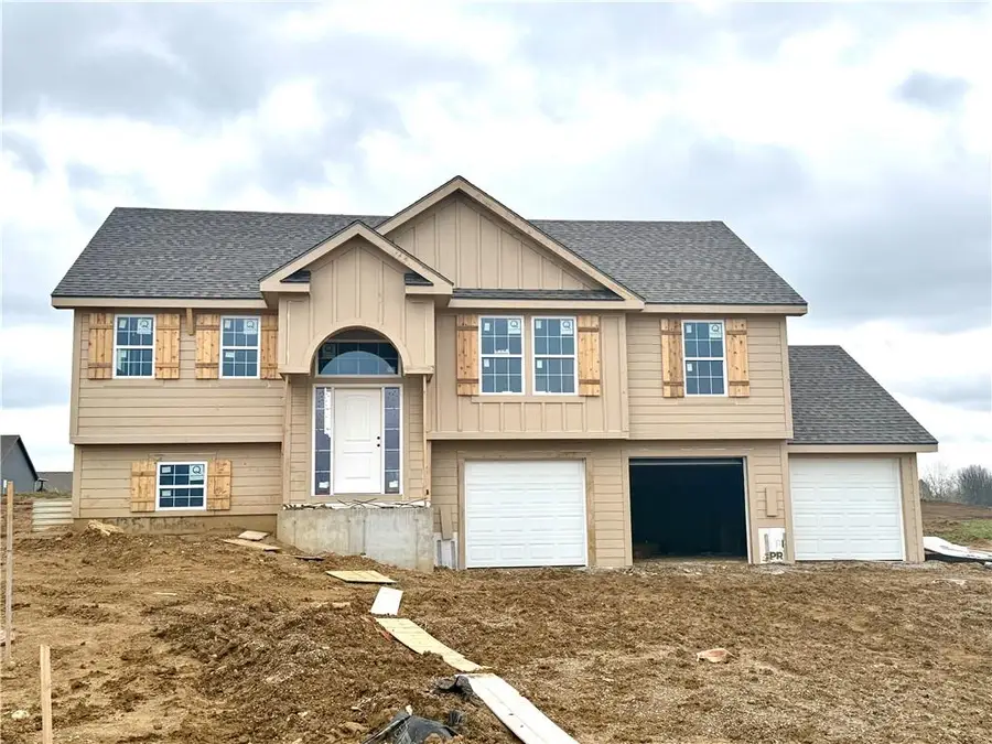 10135 N Poplar Avenue, Kansas City, MO 64156 - #2