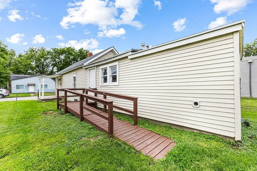 903 W Valley Street, Saint Joseph, MO 64504 - #2