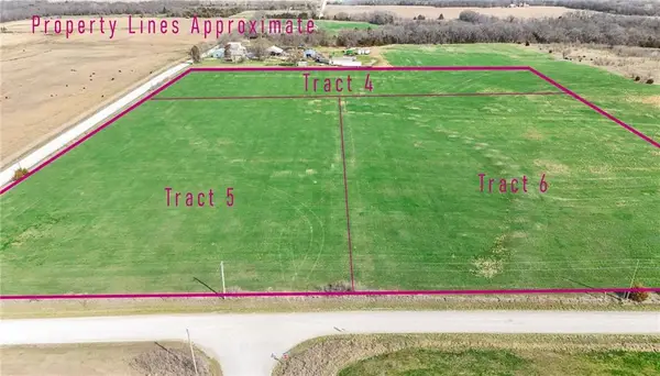 16 E 1400 Road, Baldwin City, KS 66006