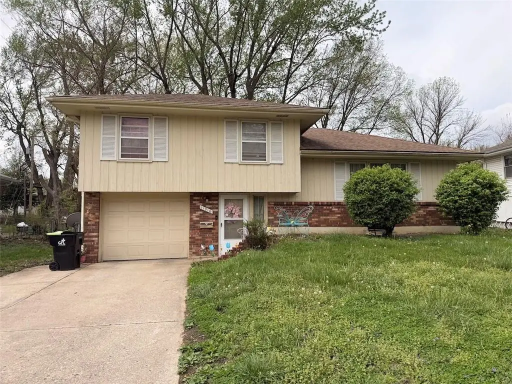 11916 Armitage Drive, Grandview, MO 64030 - #1