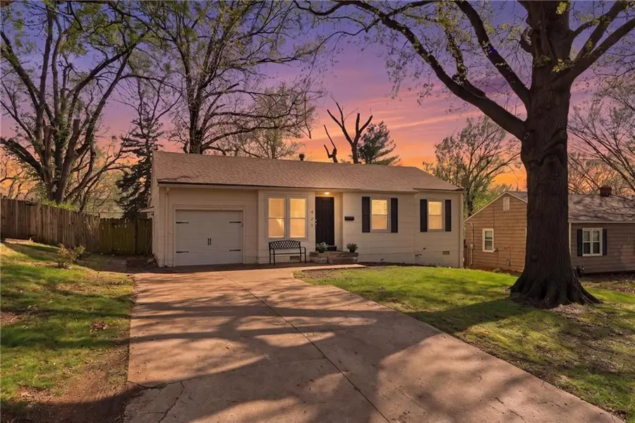 421 W 88 Street, Kansas City, MO 64114 - #2