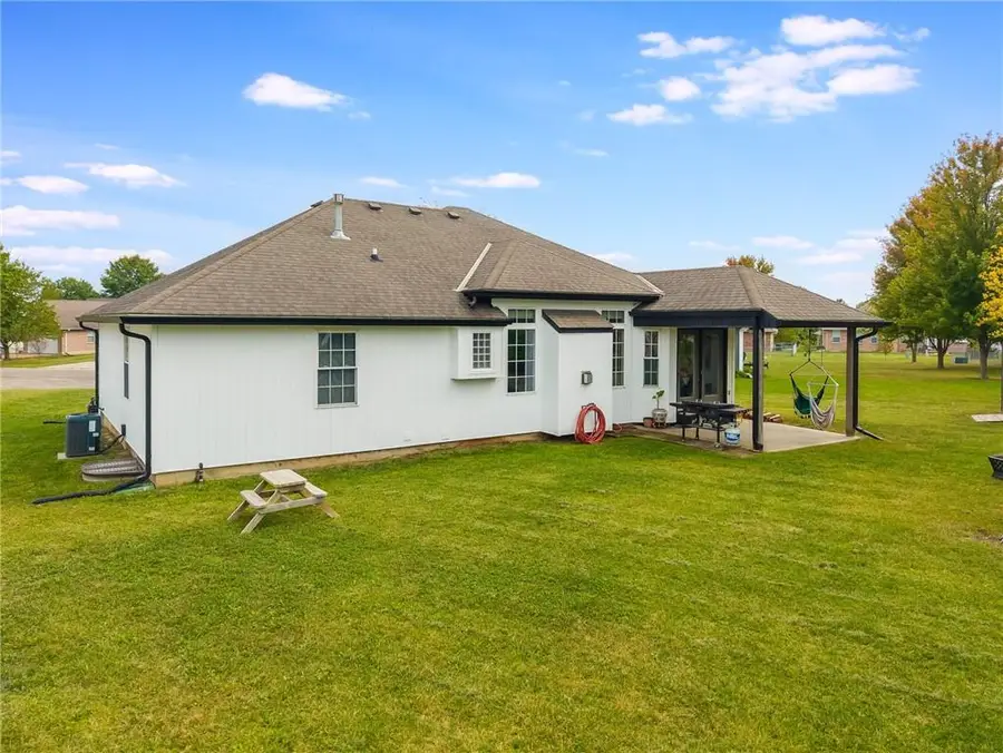 413 E Lawn Circle, Odessa, MO 64076 - #2