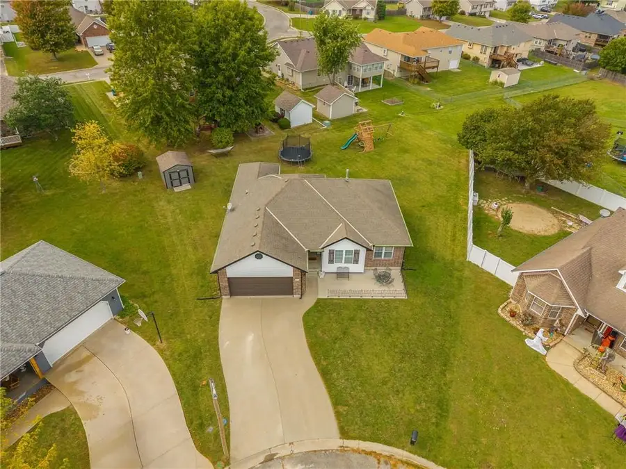 413 E Lawn Circle, Odessa, MO 64076 - #3