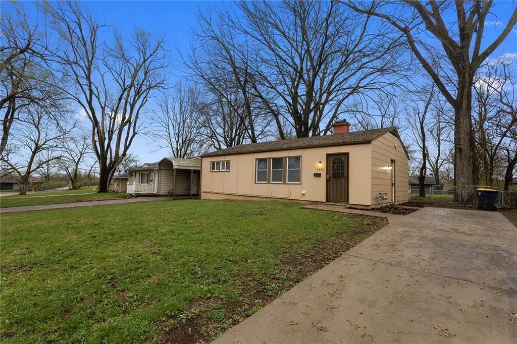 7905 E 112th Street, Kansas City, MO 64134 - #1