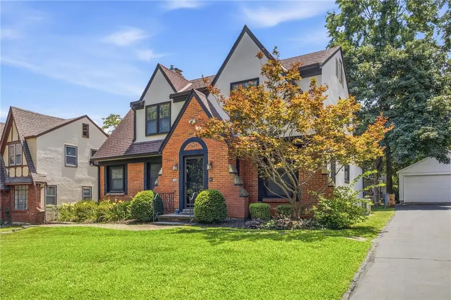 1207 W Gregory Boulevard, Kansas City, MO 64114 - #3