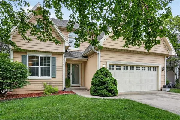 8442 Lakeview Avenue, Lenexa, KS 66219