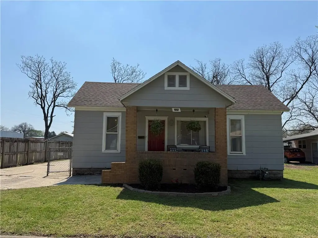 205 W 18th Street, Pittsburg, KS 66762 - #1