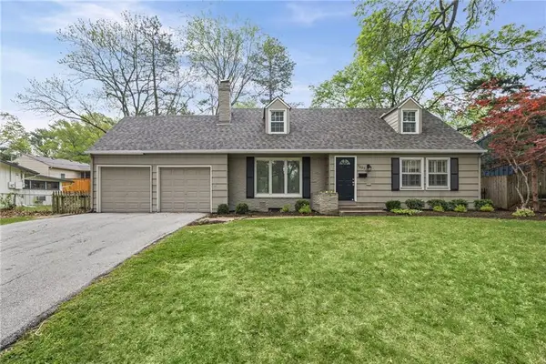 7633 Tomahawk Road, Prairie Village, KS 66208