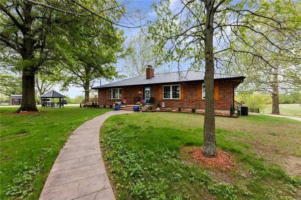 32240 N Rockville Road, Louisburg, KS 66053