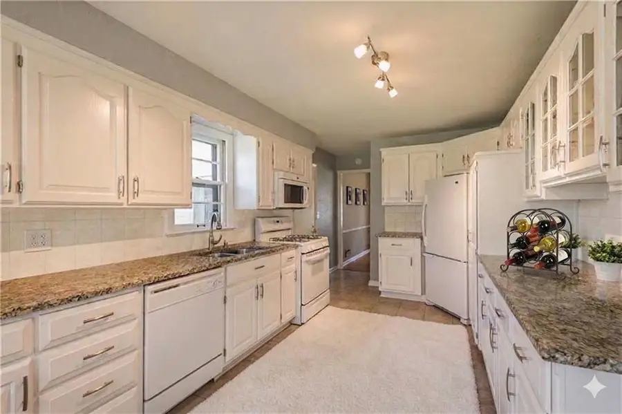 9248 Craig Street, Overland Park, KS 66212 - #3