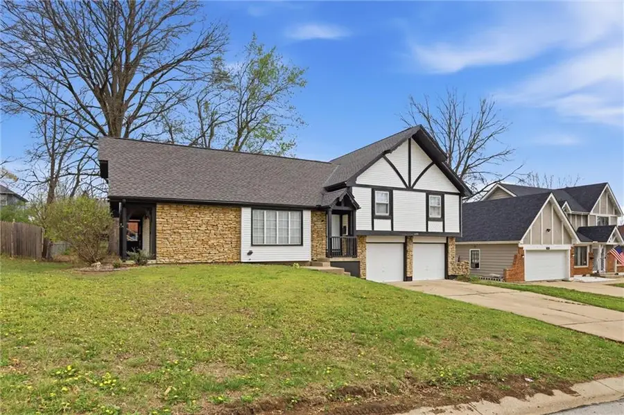 6608 E 124th Street, Grandview, MO 64030 - #3