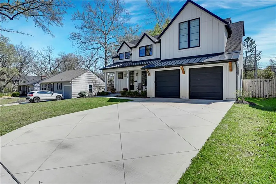 5203 W 71st Terrace, Prairie Village, KS 66208 - #2