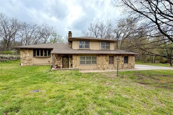 301 Rockfence Place, Lawrence, KS 66049