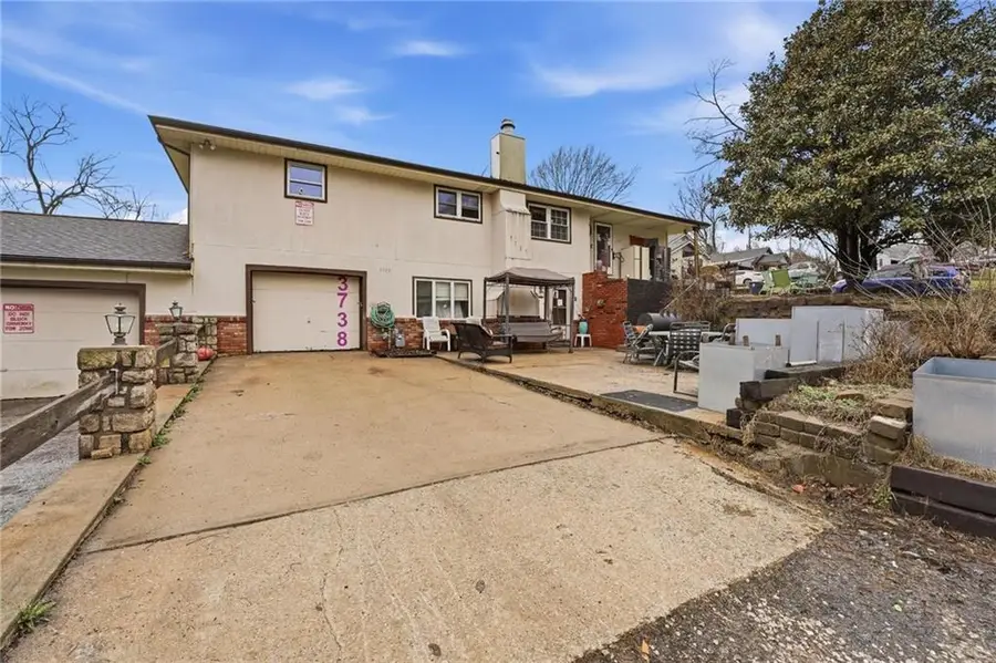 3738 Ditzler Avenue, Kansas City, MO 64133 - #2