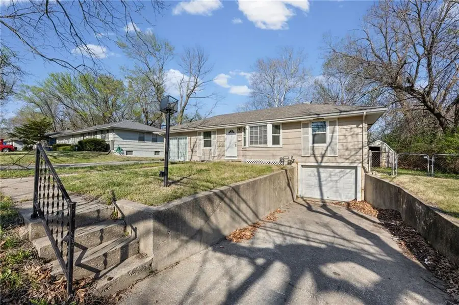 10209 Hillcrest Road, Kansas City, MO 64134 - #3